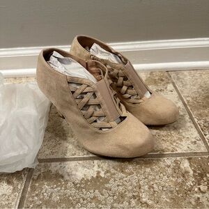 Journee Women’s Piper Bootie Taupe - Size 9 Wide